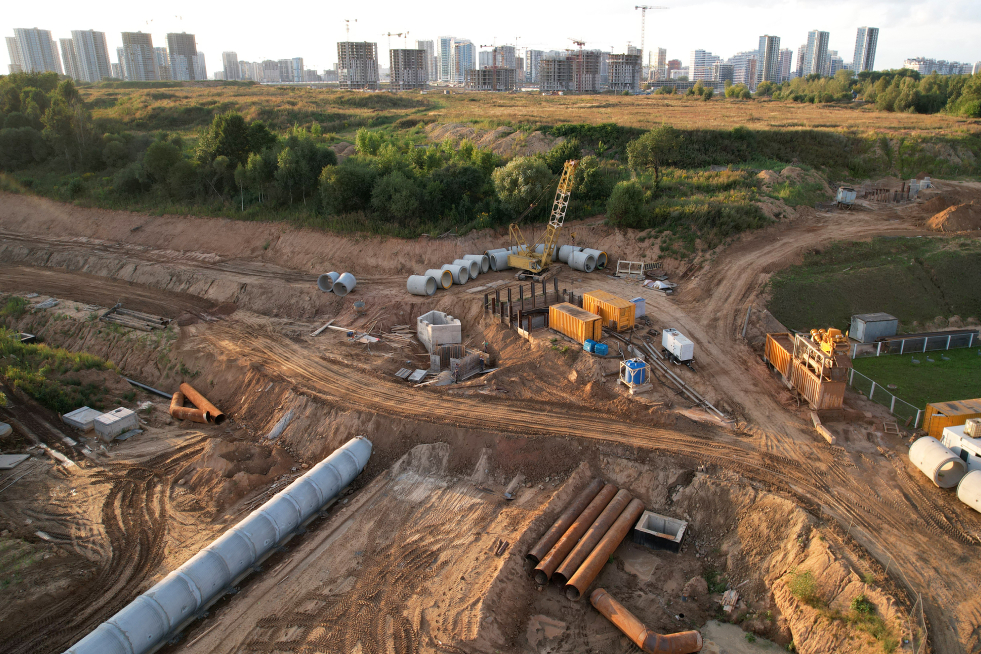 laying concrete sewer